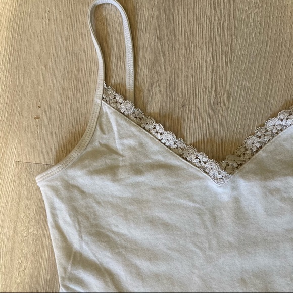 White lace tank - Picture 2 of 2